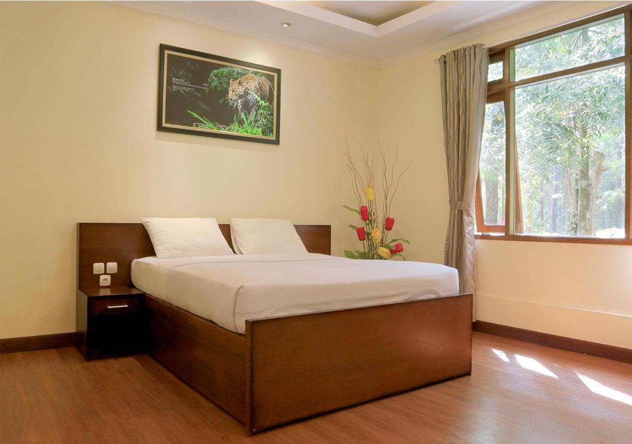 Safari Resort Puncak Exterior foto